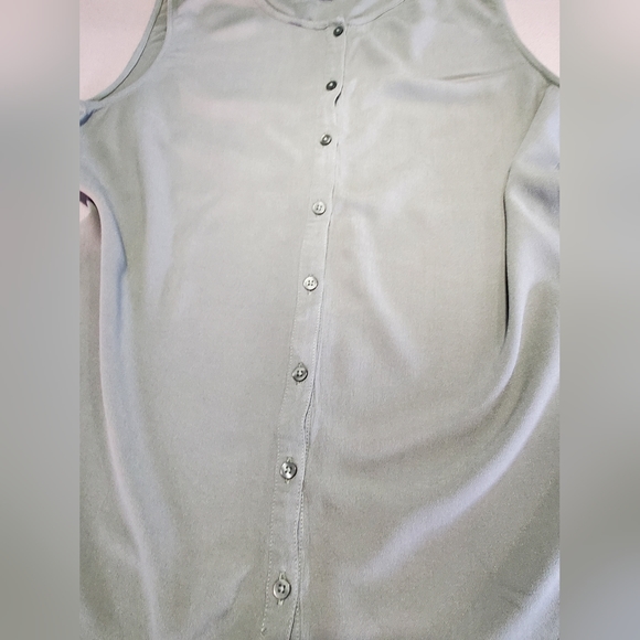 HALSTON Jolie haut sans manche avec boutons vert sauge - Picture 3 of 6